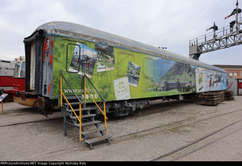 RENFE Passenger Coach 15.502